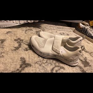 Tiems cycling shoes! Clips are already inserted. Size 7.5 **like new**